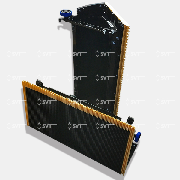 Ступень эскалатора Sjec 800 мм., каркасная. Черная с желтыми демаркационными линиями. Ролик D=70 мм.